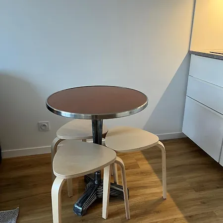 App Cosy Avec Balcon Et Acces Διαμέρισμα