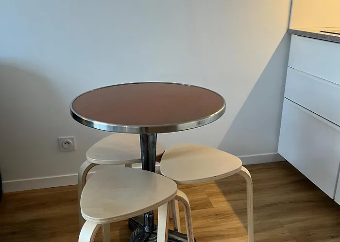 App Cosy Avec Balcon Et Acces Διαμέρισμα